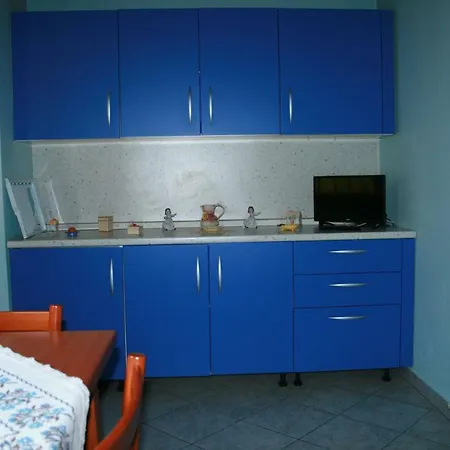 Casetta Alex Desiree בית נופש